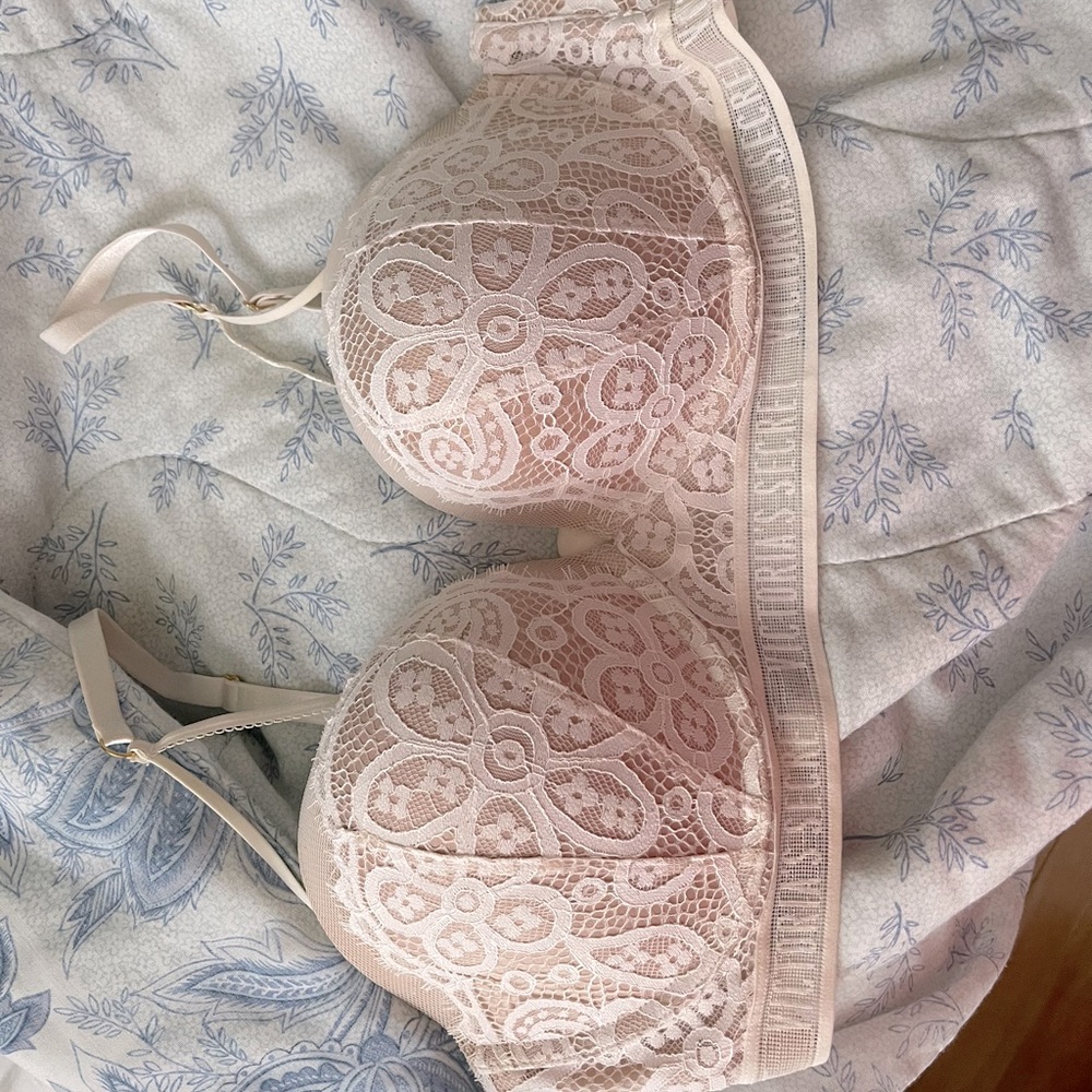 VERY SEXY VS LACE PUSH UP